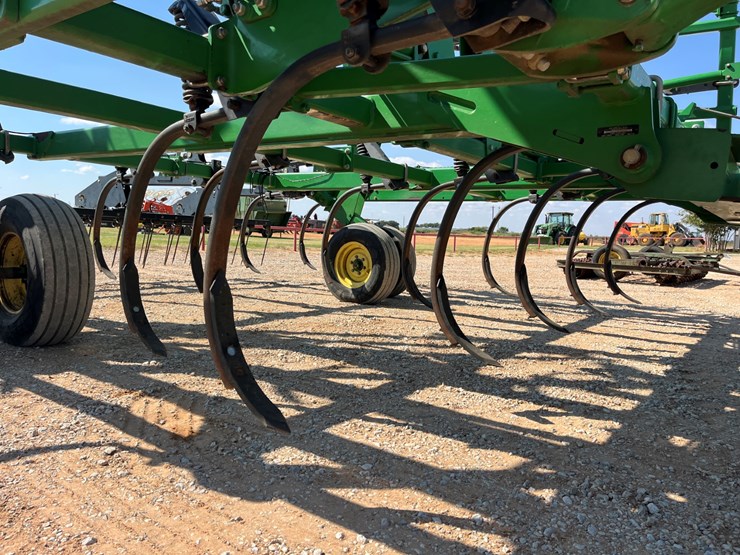 2011-john-deere-2410-image-7