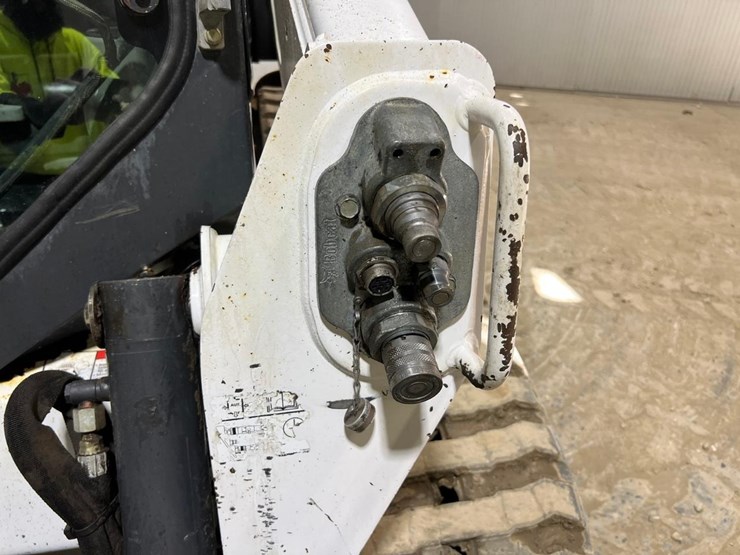2016-bobcat-t595-image-11
