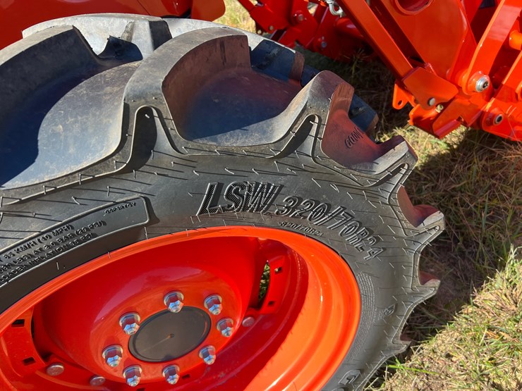 2023-kubota-m4-061-deluxe-mfwd-utility-tractor-with-la1154-front-loader-image-4