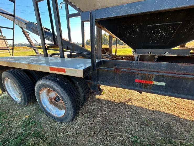 2011-magnolia-trailer-image-35