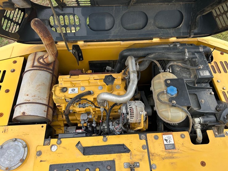 2011-deere-120d-image-19