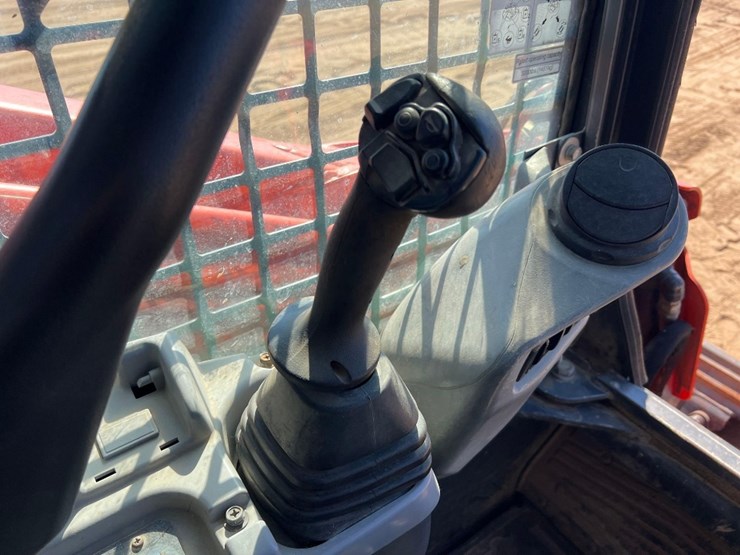 2017-kubota-svl95-2s-image-30