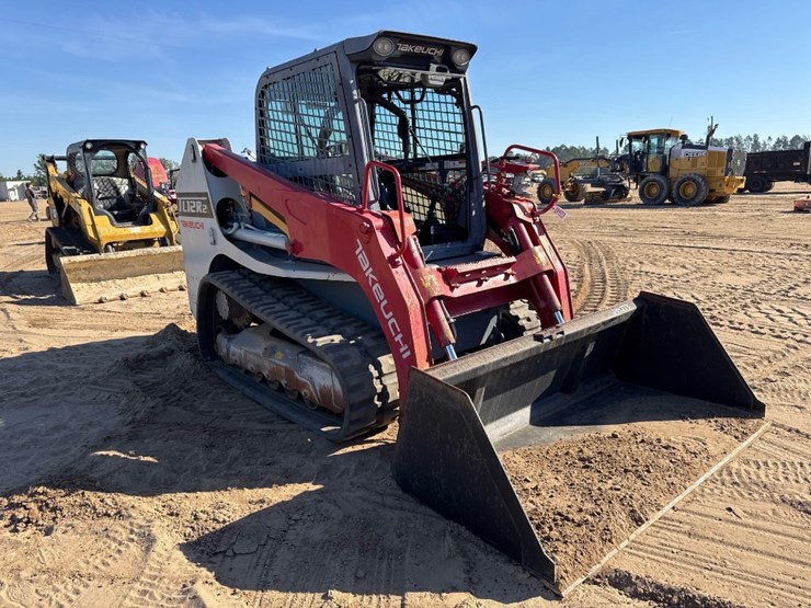 2022-takeuchi-tl12r2-image-6