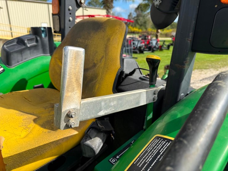 2015-john-deere-5065e-image-31