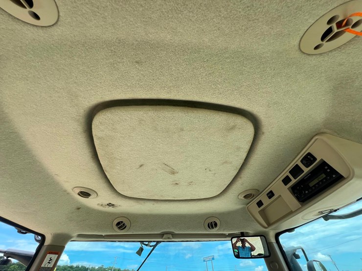 2012-john-deere-7230r-image-26