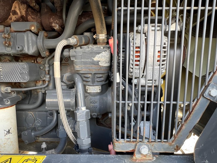 2019-terragator-7300-spinner-truck-image-24