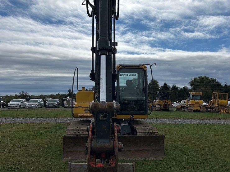 2011-deere-120d-image-2