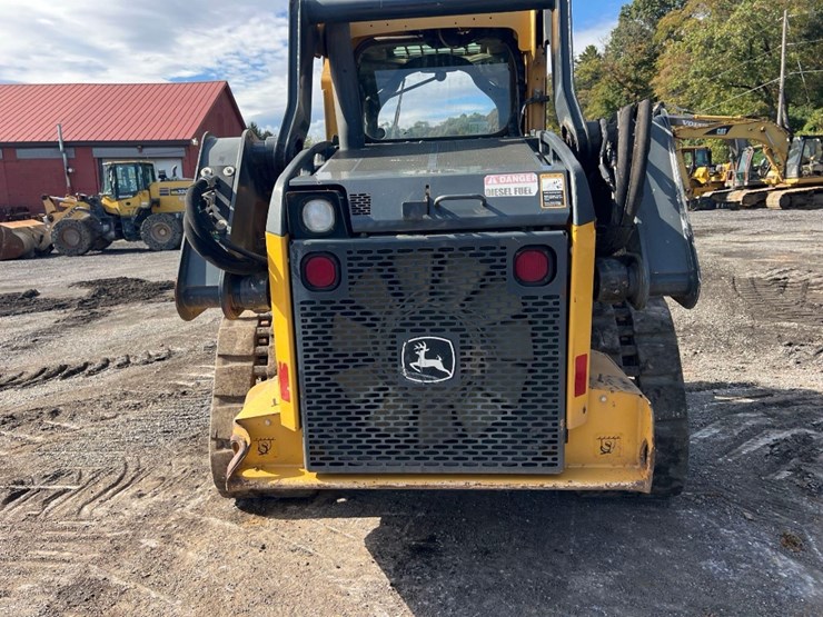 2016-deere-323e-image-3