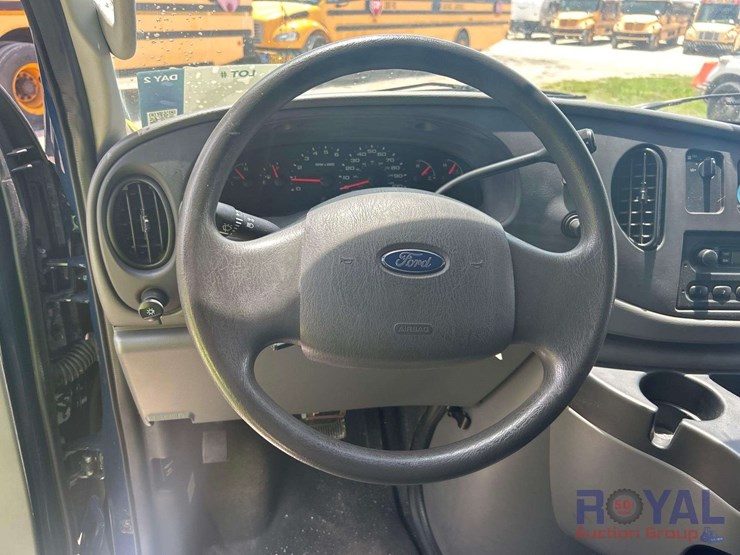 2007-ford-e450-image-12