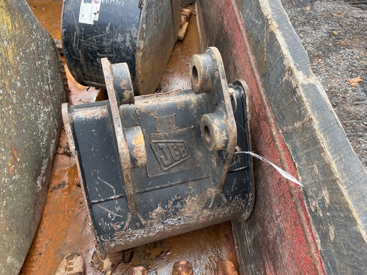 18"-pin-on-bucket-image-2