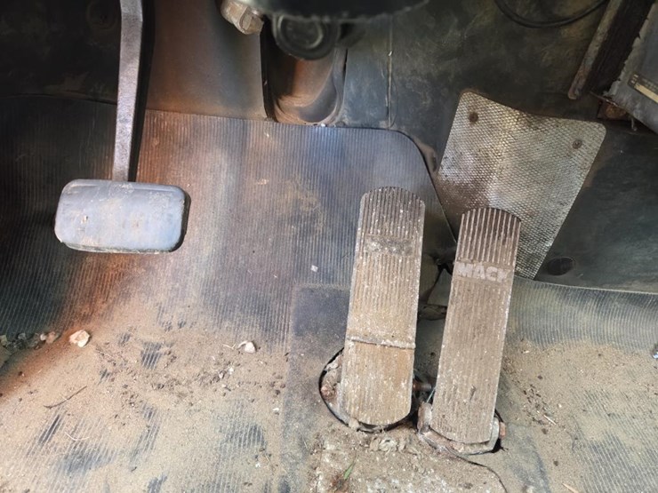 1989-mack-rd690s-image-75