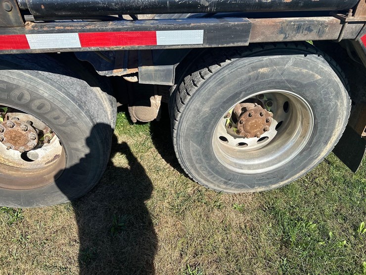 2003-mack-cv713-roll-off-image-5