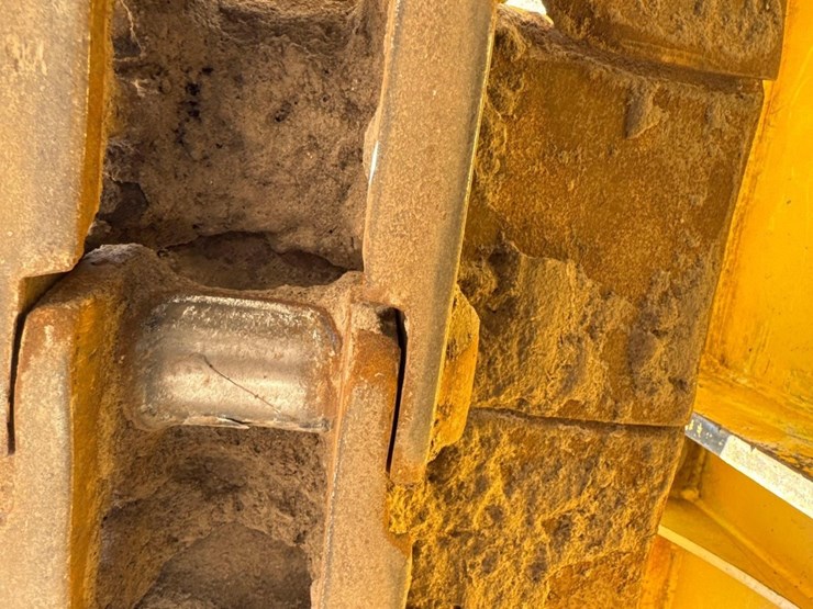 2006-deere-650j-xlt-image-13