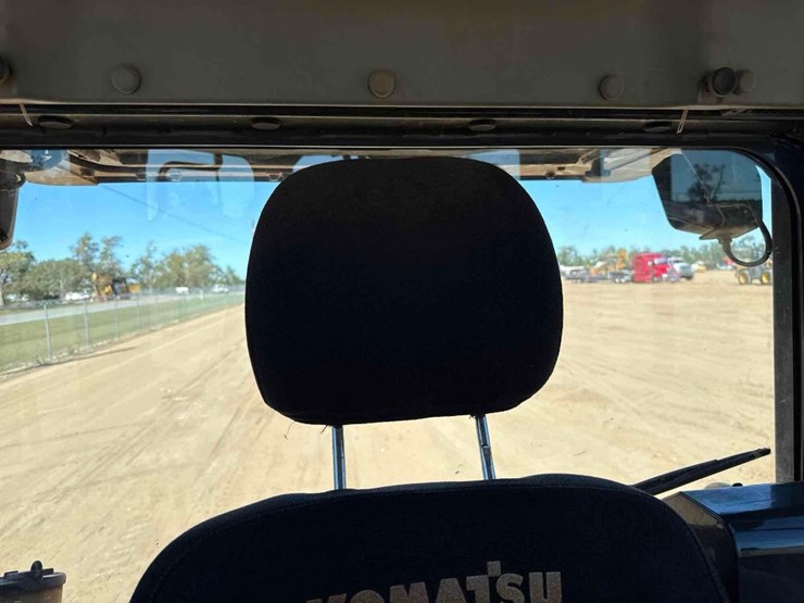 komatsu-d51pxi-24-image-32