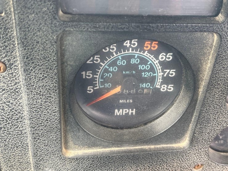 1983-international-s-series-water-truck-image-37