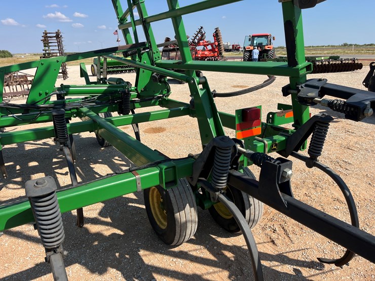 2011-john-deere-2410-image-14