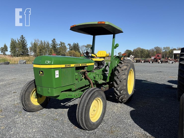 john-deere-2240-image-1