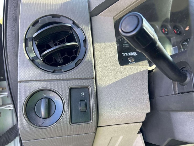 2010-ford-f450-image-15