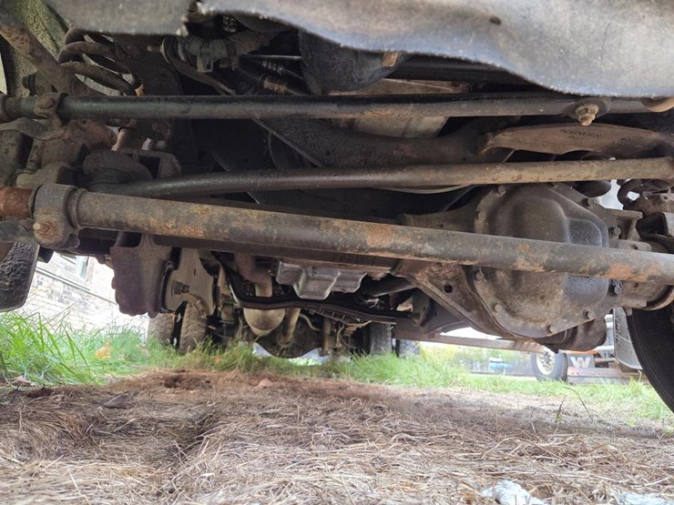 2005-ford-f550-xl-image-47