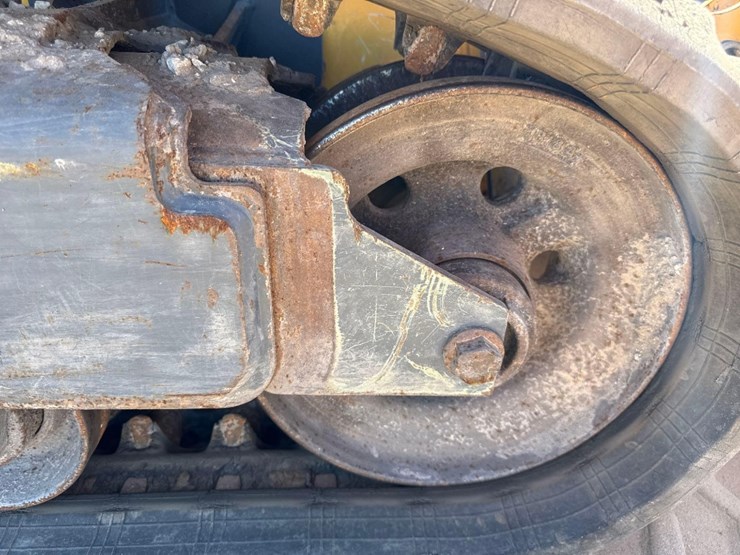 2023-deere-325g-image-14