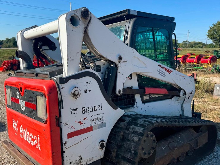 2017-bobcat-t770-image-3