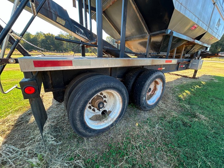 2011-magnolia-trailer-image-33