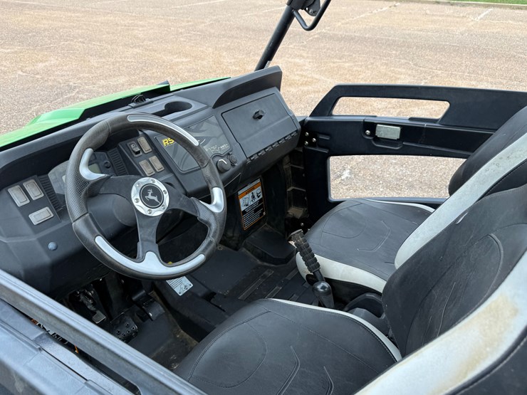 john-deere-gator-image-8