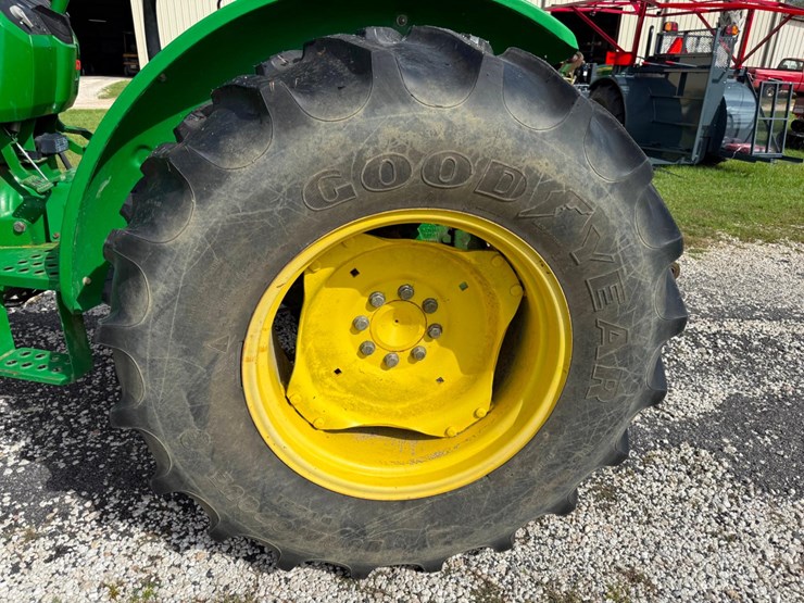 2015-john-deere-5065e-image-15