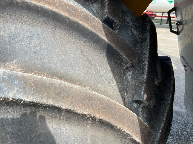 2019-terragator-7300-spinner-truck-image-16