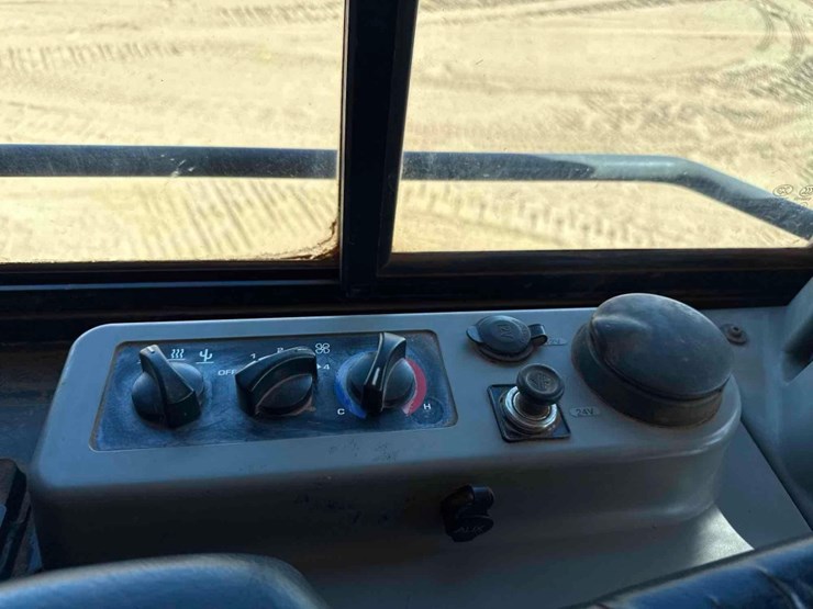 komatsu-d51pxi-24-image-28