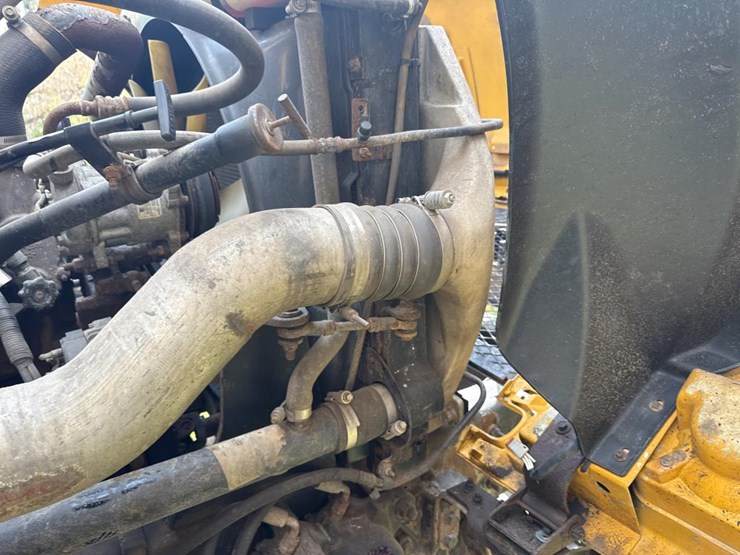 2001-caterpillar-c12-image-16