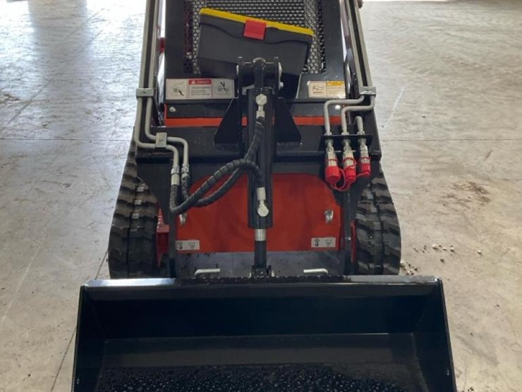 #1022-•-unused-future-ft36c-mini-skid-steer-image-8