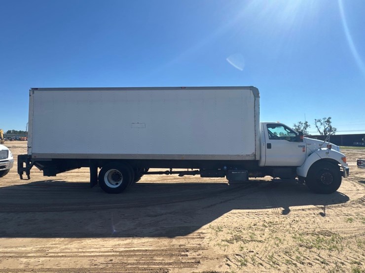 2015-ford-f650-xlt-image-5