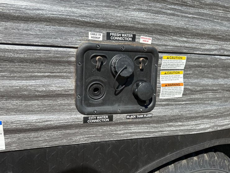 #6895-•-2024-forrest-river-timberwolf-mini-loft-camper-image-63