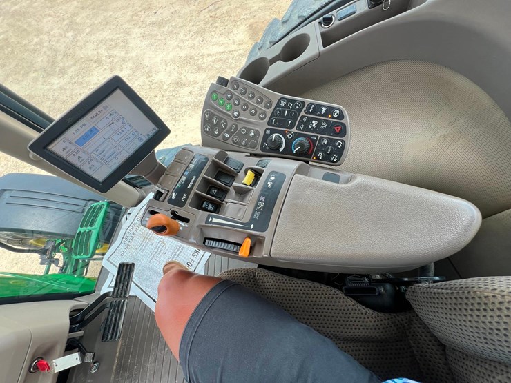 2012-john-deere-7230r-image-25