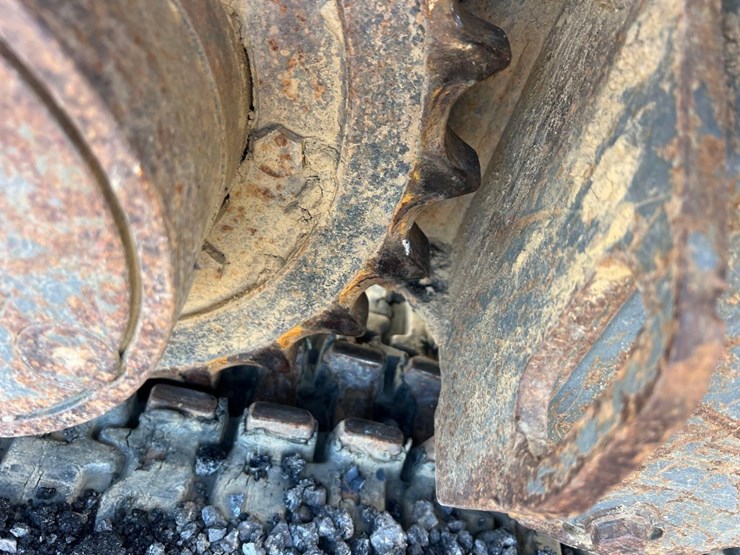 2013-takeuchi-tb235-image-19