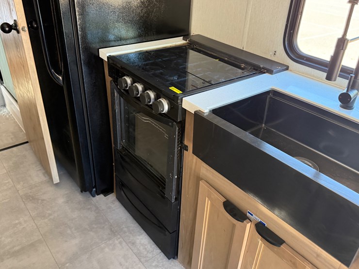 #6895-•-2024-forrest-river-timberwolf-mini-loft-camper-image-29