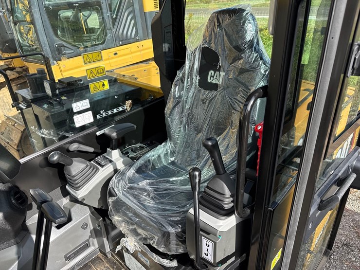 caterpillar-305-image-12