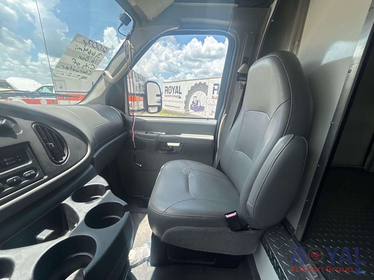 2007-ford-e450-image-17