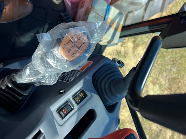 2023-kubota-m4-061-deluxe-mfwd-utility-tractor-with-la1154-front-loader-image-34