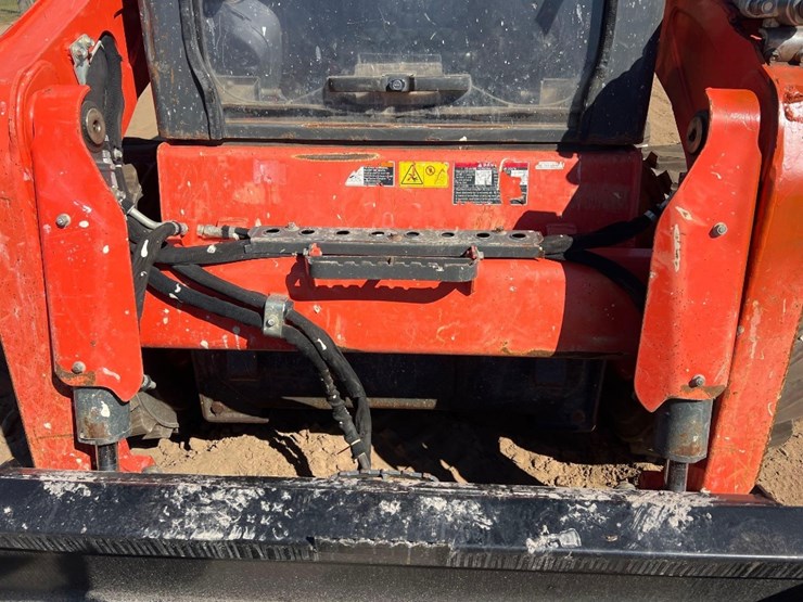 2021-kubota-ssv75-image-10