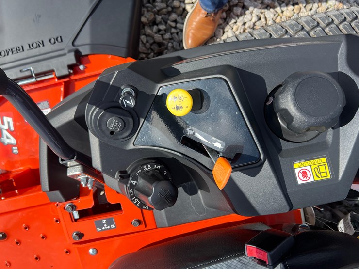 2023-kubota-z252kh-54-zero-turn-mower-image-9