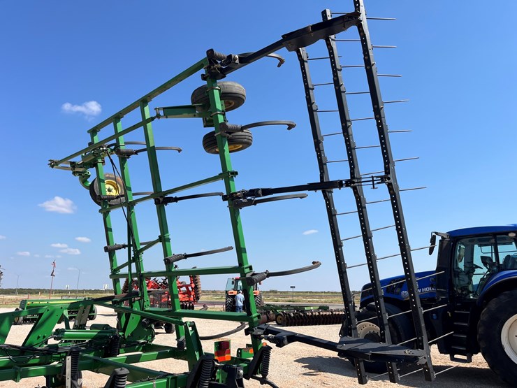 2011-john-deere-2410-image-12