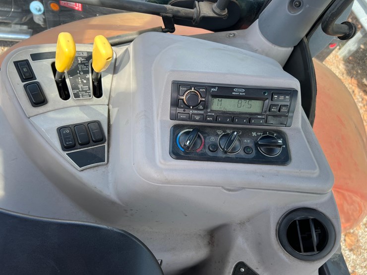 2017-kubota-m7-151-premium-image-48