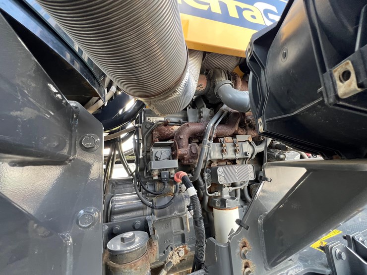 2019-terragator-7300-spinner-truck-image-26