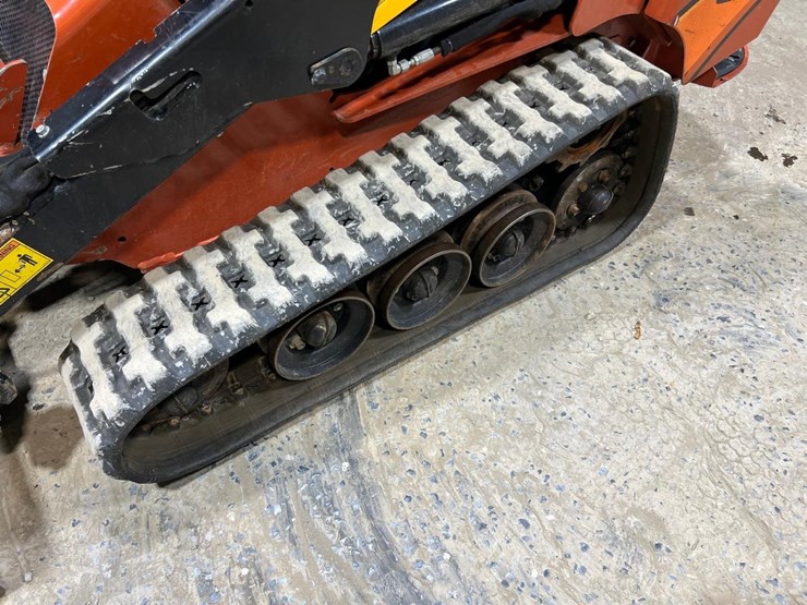 2017-ditch-witch-sk800-image-12