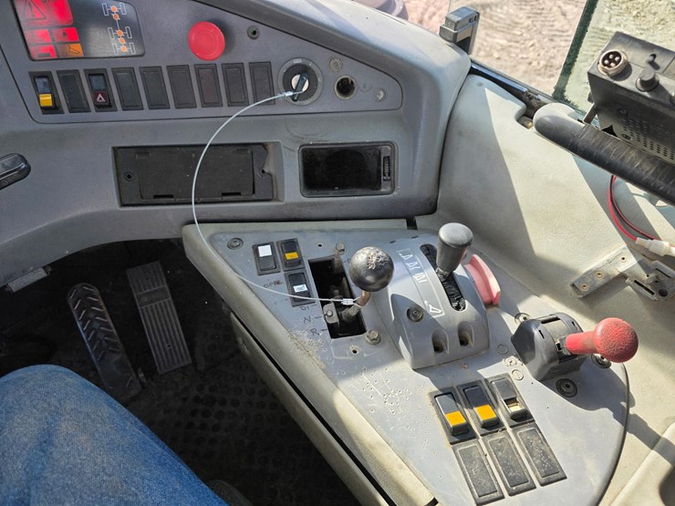 2003-volvo-a40d-image-27