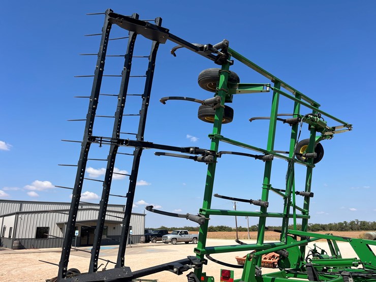 2011-john-deere-2410-image-13