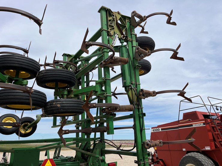 2005-john-deere-2410-image-9