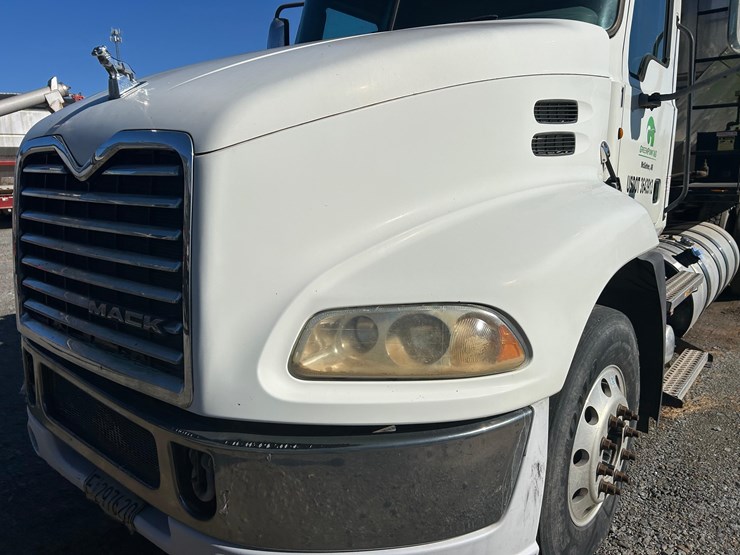 2011-mack-tender-truck-w/adams-rear-discharge-bed-auger-image-97